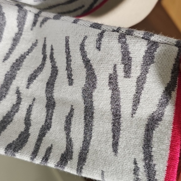 Anthropologie Gray‎ and White Zebra Lizzie Mock Turdleneck Neck Sweater Meduim - Picture 3 of 11